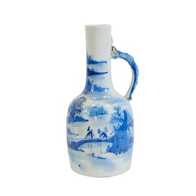 Vaso in ceramica smaltata bianca, manifattura orientale