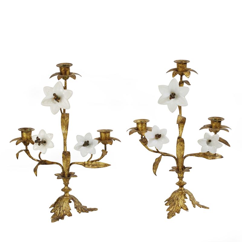 Coppia di candelieri a tre luci in metallo dorato  (Italia, XIX-XX sec.)  - Asta Dimore Venete - San Luca Casa d'Aste