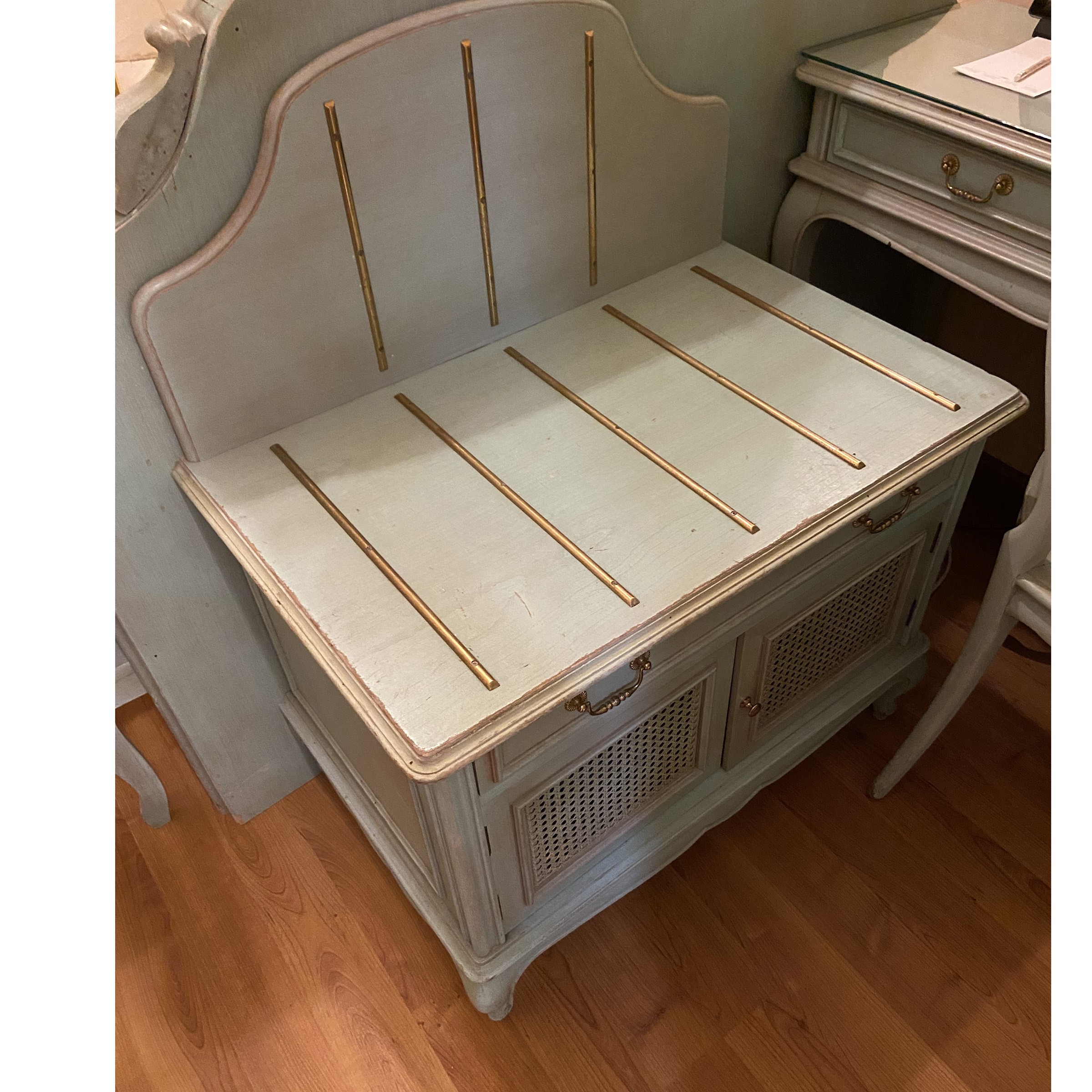 Due Camere Singole in Legno Laccato Verde