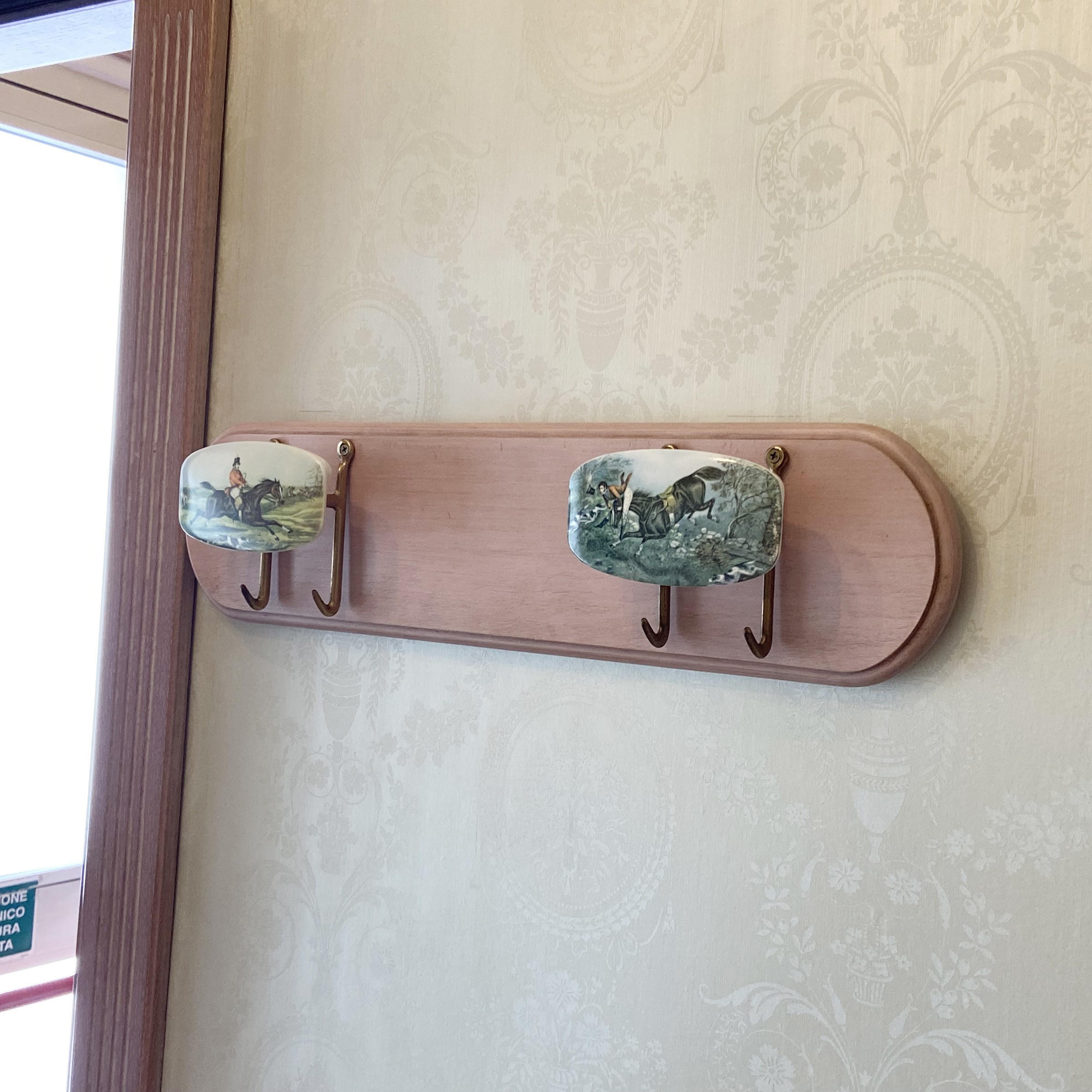 Camera Singola in Legno Laccato Rosa