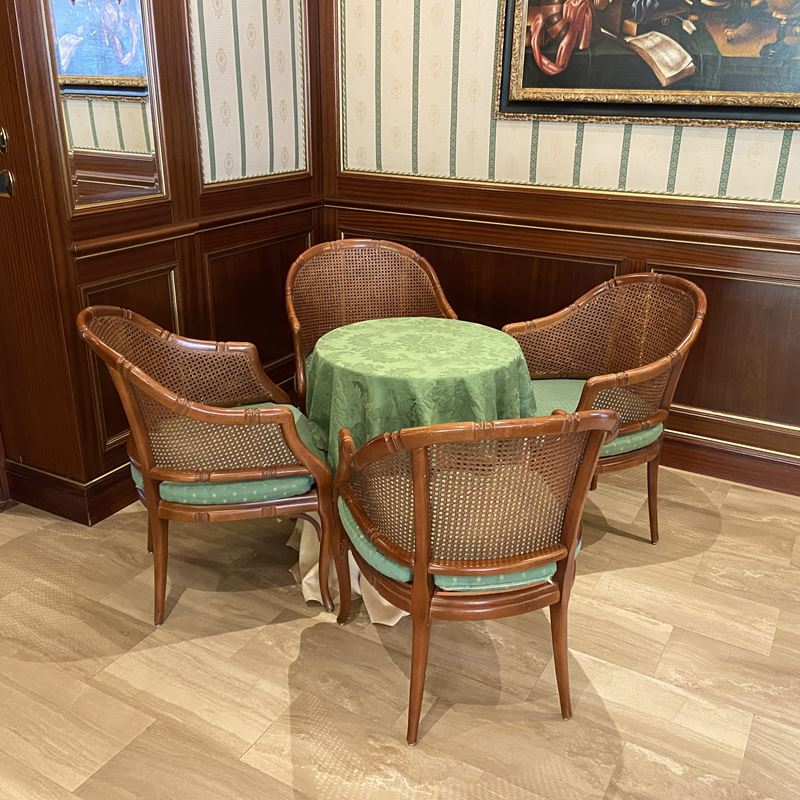 Quattro poltrone in faggio  (Italia, XX sec.)  - Asta Gli Arredi del Grand Hotel Bristol sul Lago Maggiore - San Luca Casa d'Aste