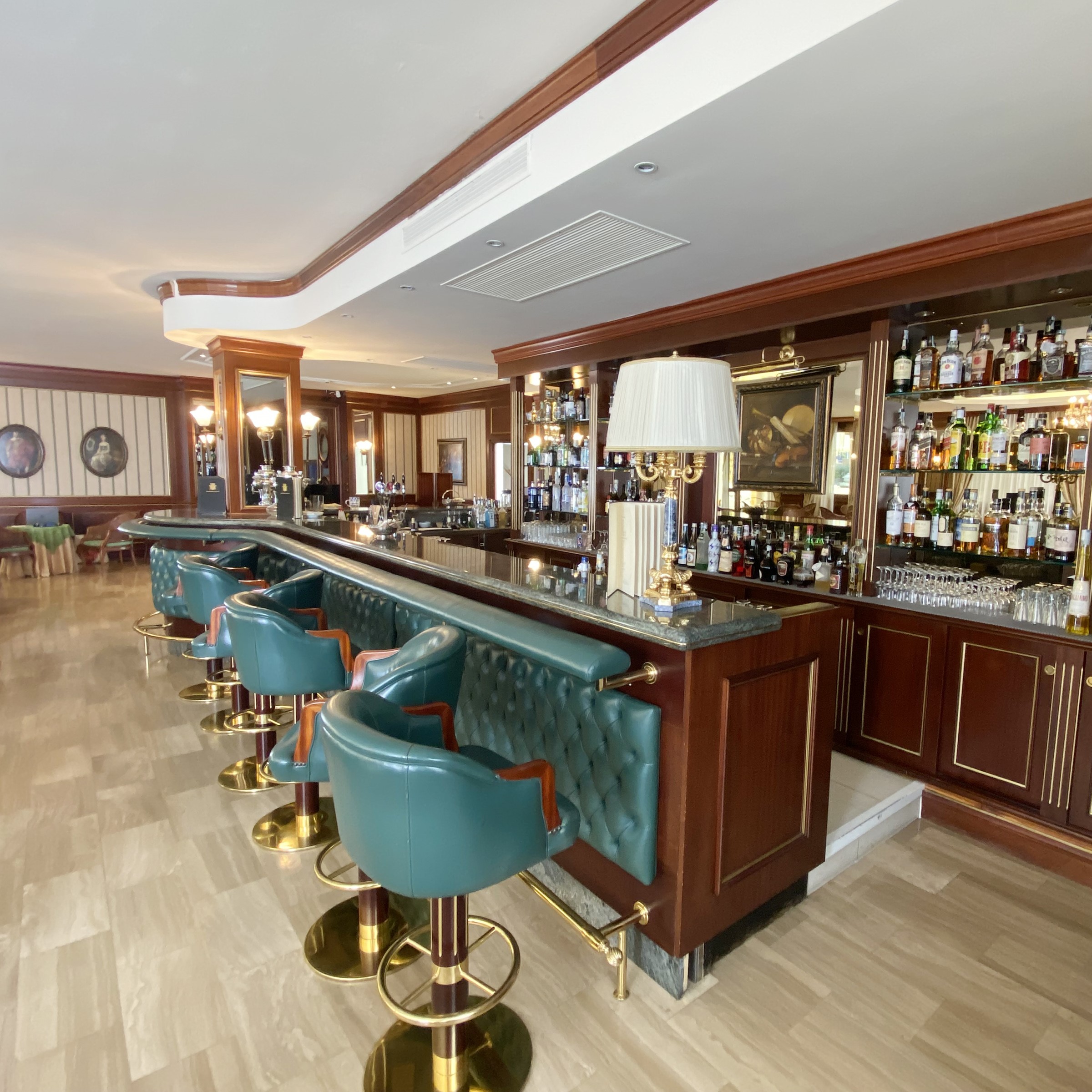 Grande Bancone Bar in Mogano