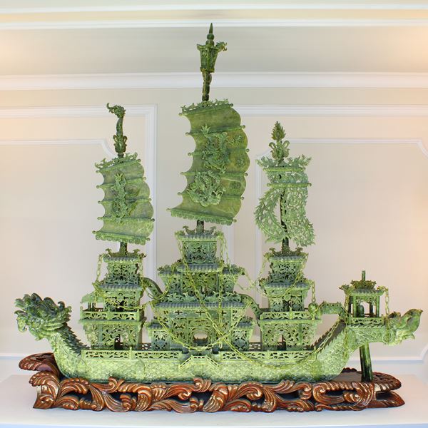 Grande scultura in giada