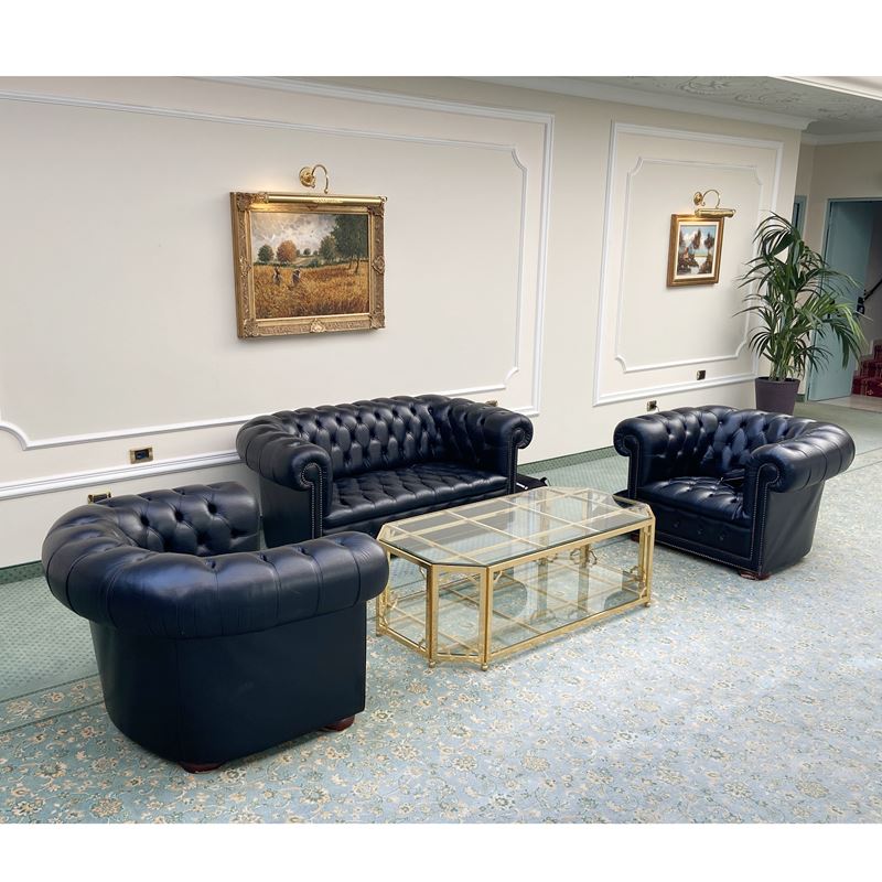 Salotto Chester in pelle nera  (Italia, XX sec.)  - Asta Gli Arredi del Grand Hotel Bristol sul Lago Maggiore - San Luca Casa d'Aste