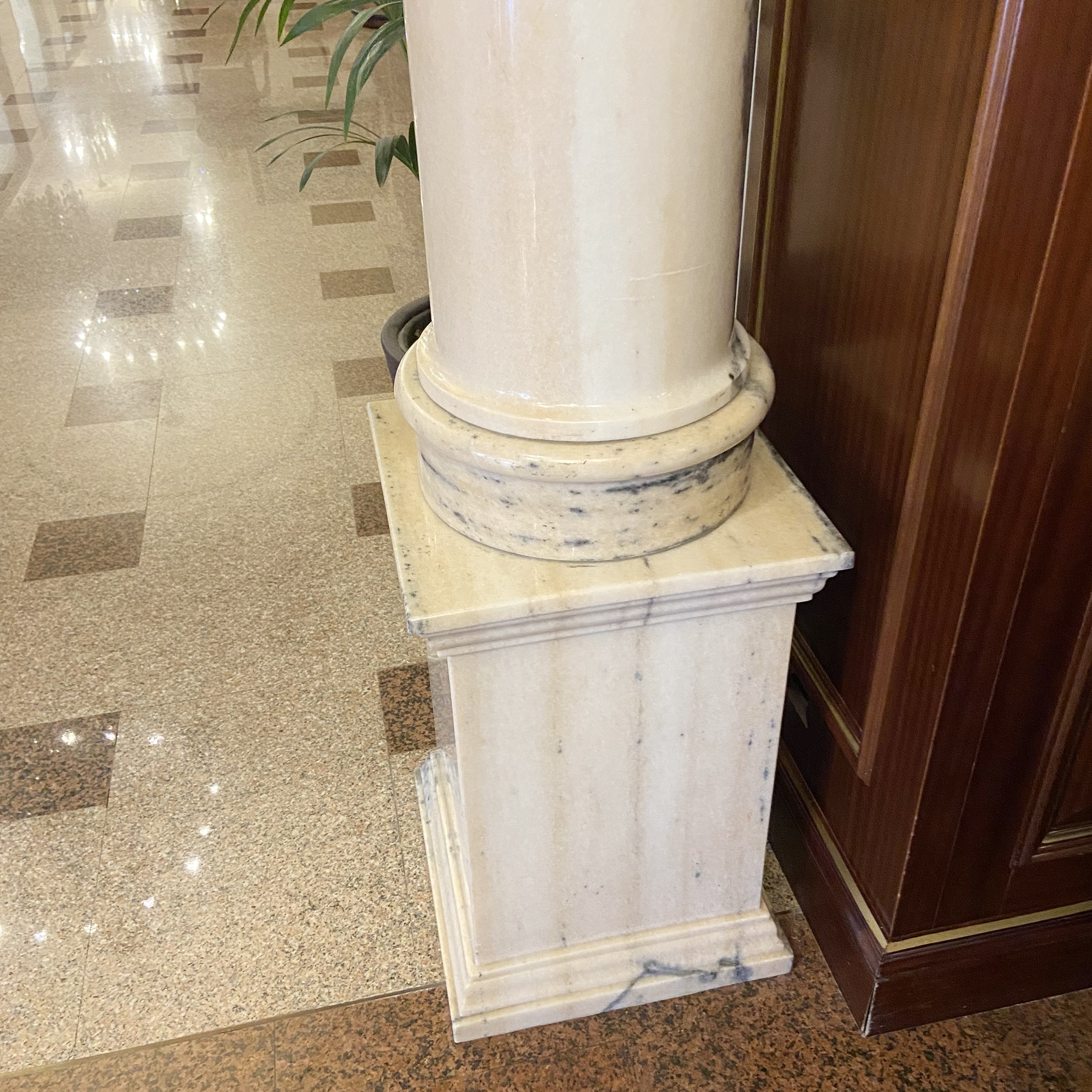 Coppia di Colonne in Marmo di Candoglia