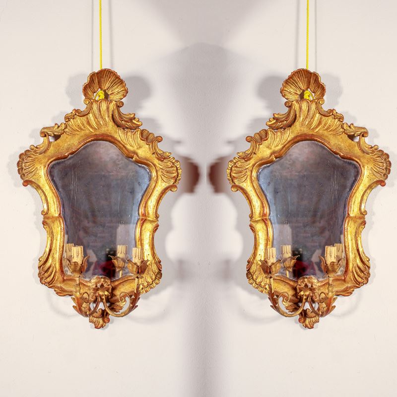 ♦ Coppia di specchiere in legno dorato  (Italia, XX sec.)  - Asta Gli Arredi di Villa "Le Marchesane" - San Luca Casa d'Aste