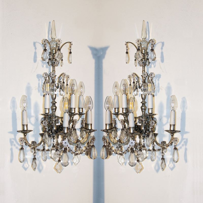 Coppia di appliques in metallo argentato  (Italia, XX sec.)  - Asta Gli Arredi di Villa "Le Marchesane" - San Luca Casa d'Aste