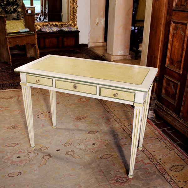 ♦ Tavolo scrittoio in legno laccato