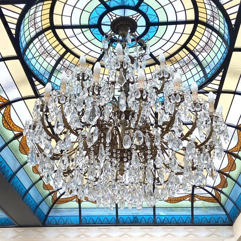 Grande lampadario a 27 luci  (Italia, XX sec.)  - Asta Gli Arredi del Grand Hotel Bristol sul Lago Maggiore - San Luca Casa d'Aste