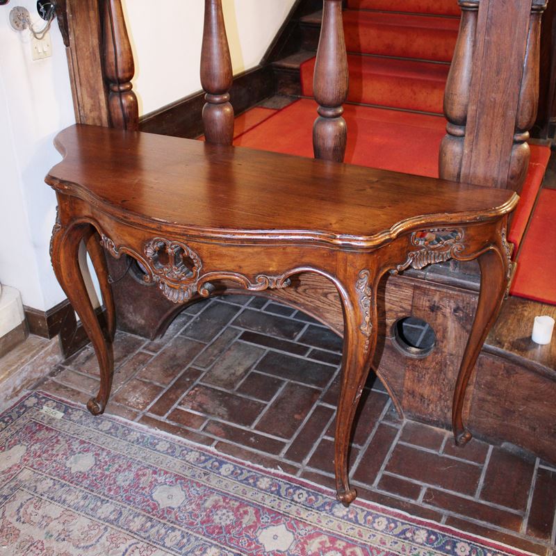 ♦ Consolle da parete in noce  (Italia, XX sec.)  - Asta Gli Arredi di Villa "Le Marchesane" - San Luca Casa d'Aste