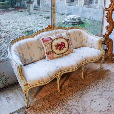 ♦ Divano in Legno Laccato e Dorato