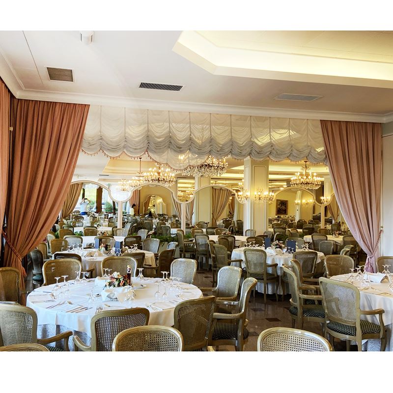 Tendaggio completo  (Italia, XX sec.)  - Asta Gli Arredi del Grand Hotel Bristol sul Lago Maggiore - San Luca Casa d'Aste