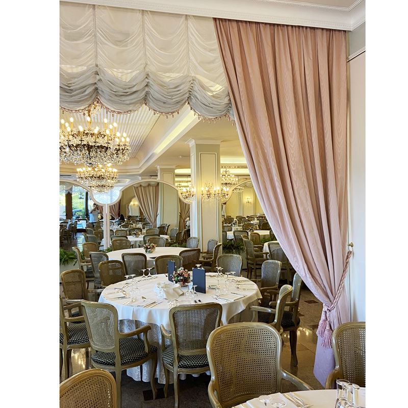 Tendaggio completo  (Italia, XX sec.)  - Asta Gli Arredi del Grand Hotel Bristol sul Lago Maggiore - San Luca Casa d'Aste