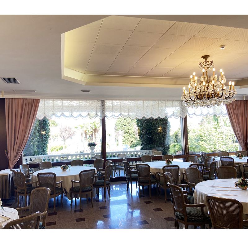 Tendaggio completo  (Italia, XX sec.)  - Asta Gli Arredi del Grand Hotel Bristol sul Lago Maggiore - San Luca Casa d'Aste