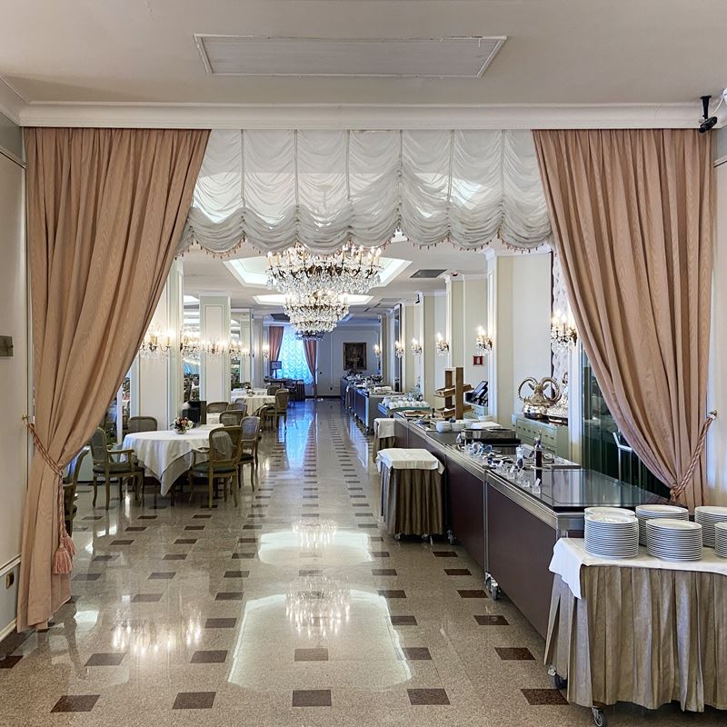 Tendaggio completo  (Italia, XX sec.)  - Asta Gli Arredi del Grand Hotel Bristol sul Lago Maggiore - San Luca Casa d'Aste