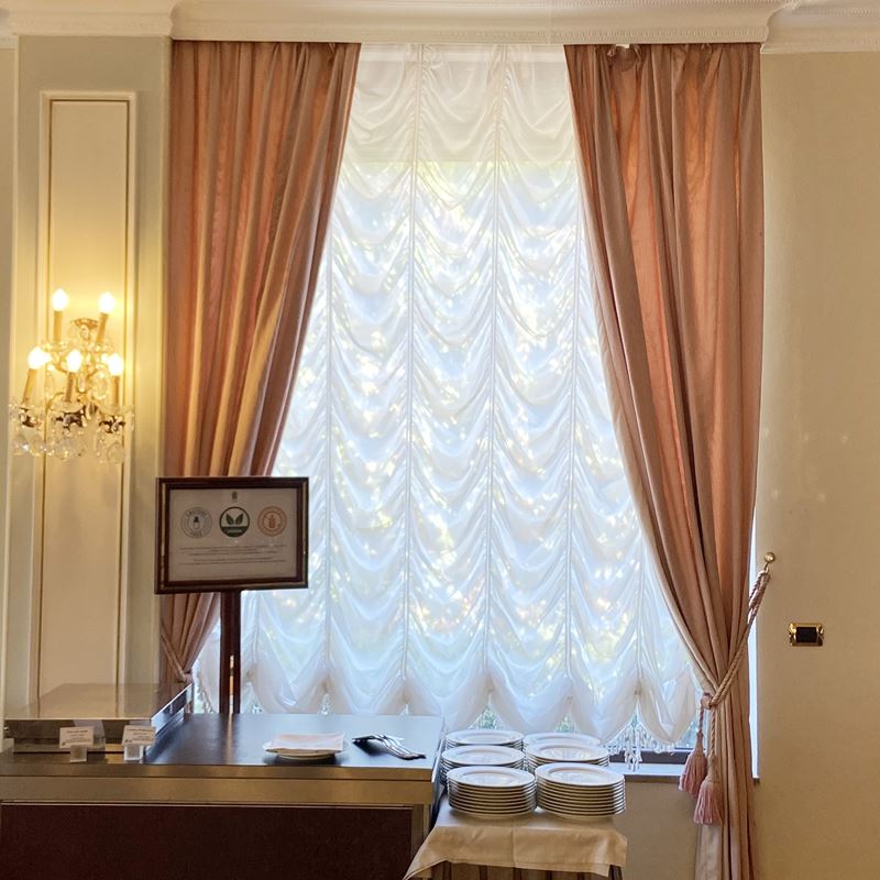 Tendaggio completo  (Italia, XX sec.)  - Asta Gli Arredi del Grand Hotel Bristol sul Lago Maggiore - San Luca Casa d'Aste