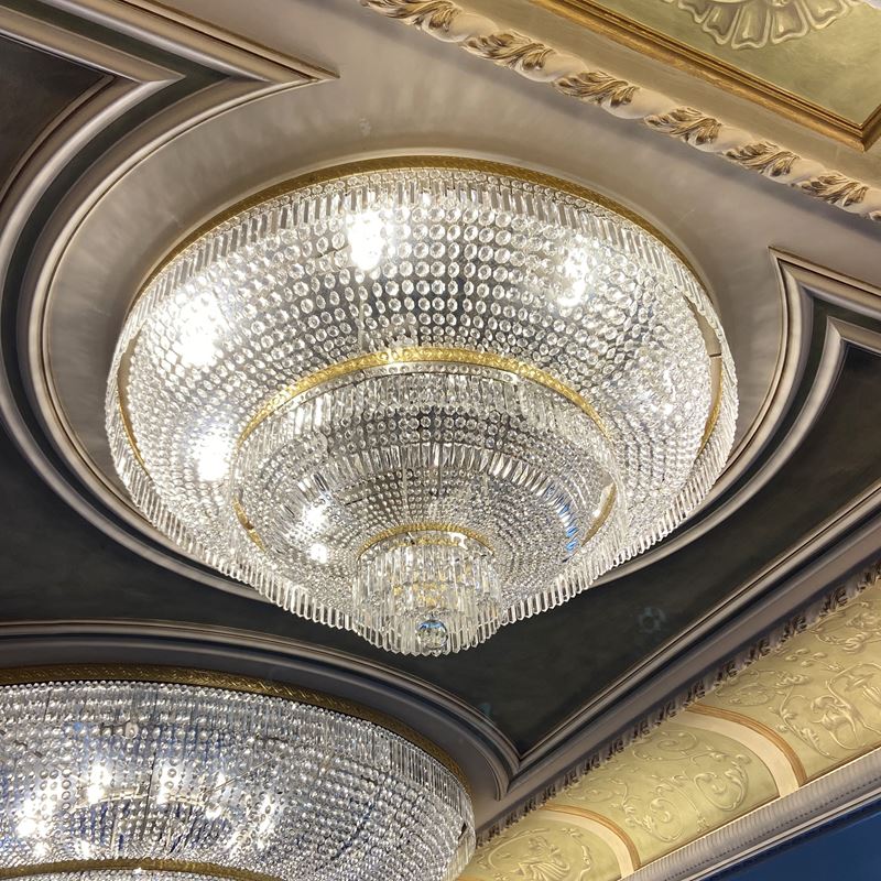 Grande plafoniera in bronzo dorato  (Italia, XX sec.)  - Asta Gli Arredi del Grand Hotel Bristol sul Lago Maggiore - San Luca Casa d'Aste