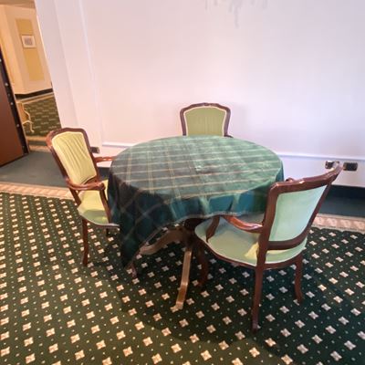 Tavolo e Tre Poltroncine