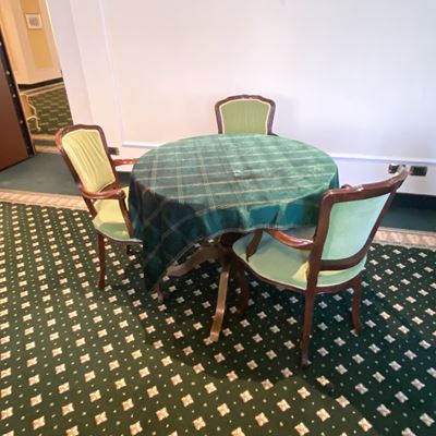 Tavolo e Tre Poltroncine