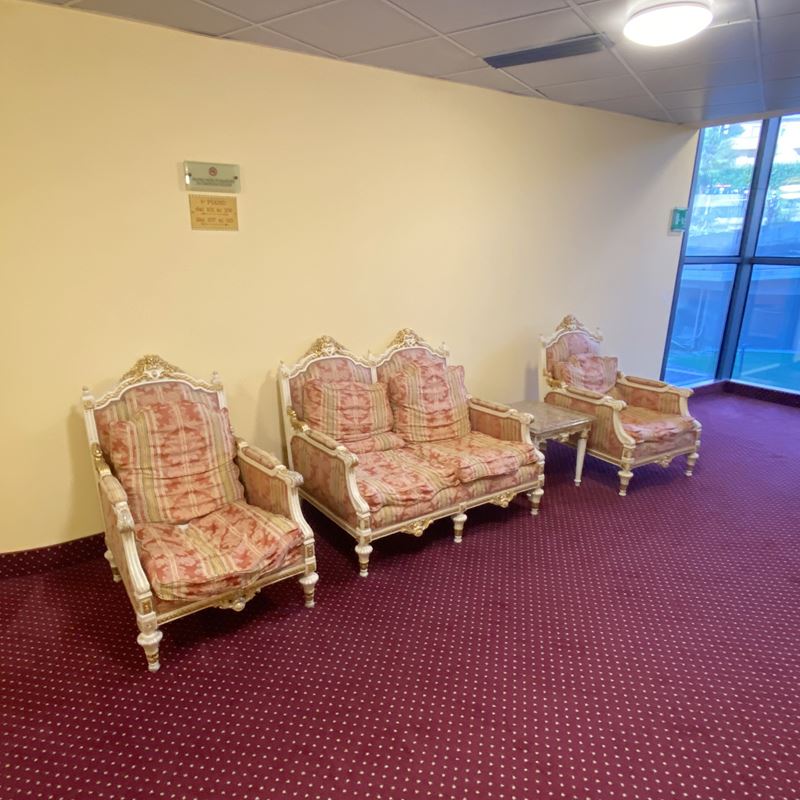 Salotto in legno laccato e dorato (4)  (XX sec.)  - Asta Gli Arredi del Grand Hotel Bristol sul Lago Maggiore - San Luca Casa d'Aste