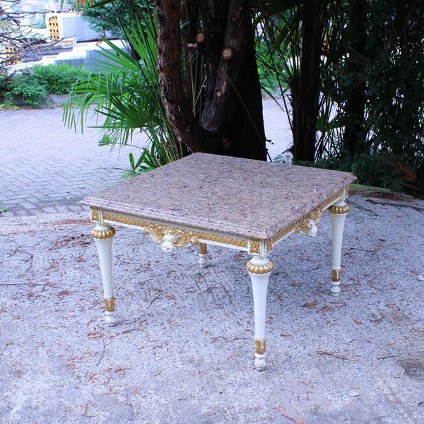 Tavolino da salotto in legno laccato e dorato