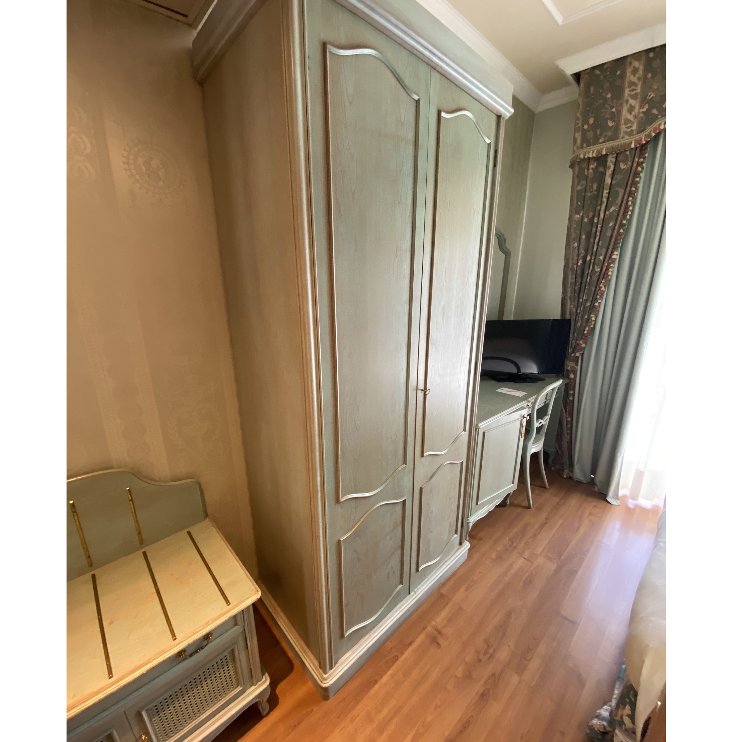 Due Camere Doppie in Legno Tinto Verde