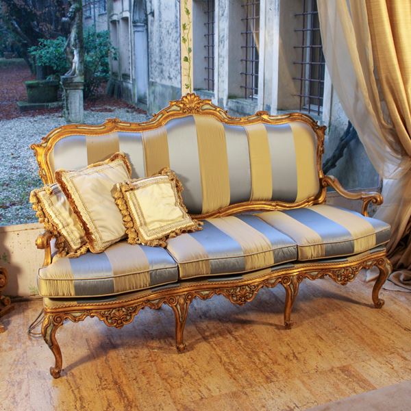 ♦ Divano in legno dorato
