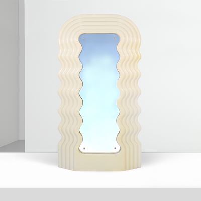 Ettore Sottsass, Specchiera “Ultrafragola” in perspex e vetro specchiato (prod. Poltronova), anni...