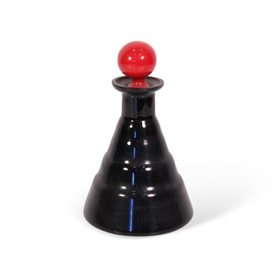 Napoleone Martinuzzi, Bottiglia da liquore in vetro incamiciato nero e rosso