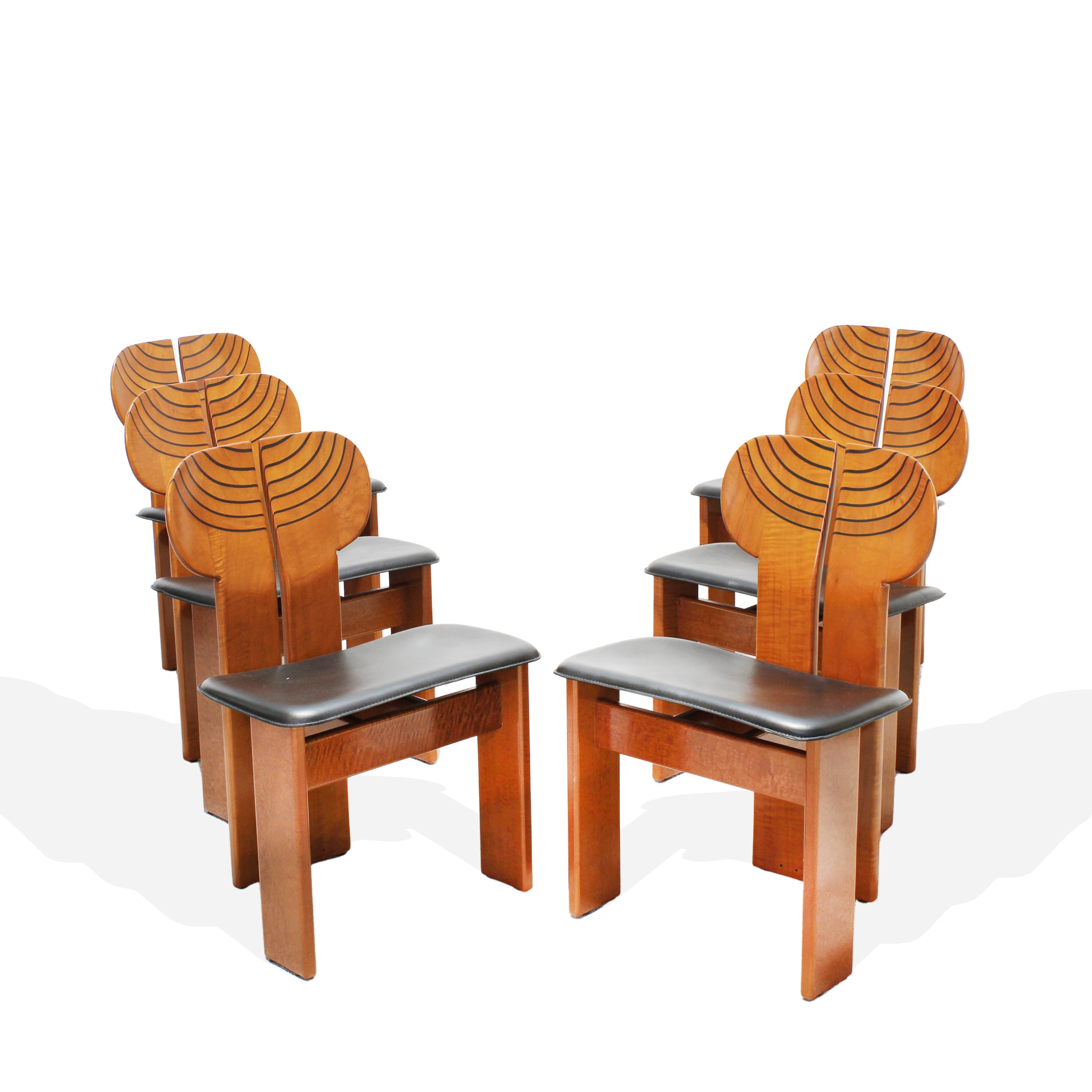Afra e Tobia Scarpa, Sedie modello 'Africa', legno e cuoio, produzione Maxalto, Italia, 1975 circ...