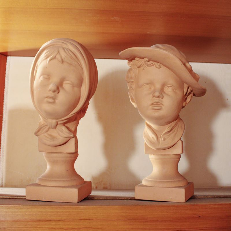 Coppia di busti in terracotta  (Italia, XX sec.)  - Asta Gli Arredi di Villa "Le Marchesane" - San Luca Casa d'Aste