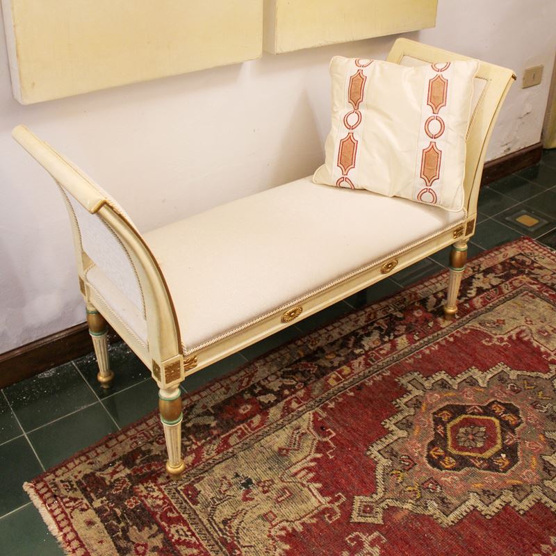 ♦ Panchetta in legno laccato e dorato  (Italia, XX sec.)  - Asta Gli Arredi di Villa "Le Marchesane" - San Luca Casa d'Aste