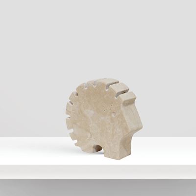 Enzo Mari, Scultura in travertino raffigurante un riccio