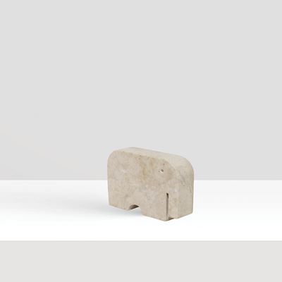 Enzo Mari, Scultura in travertino di un elefante