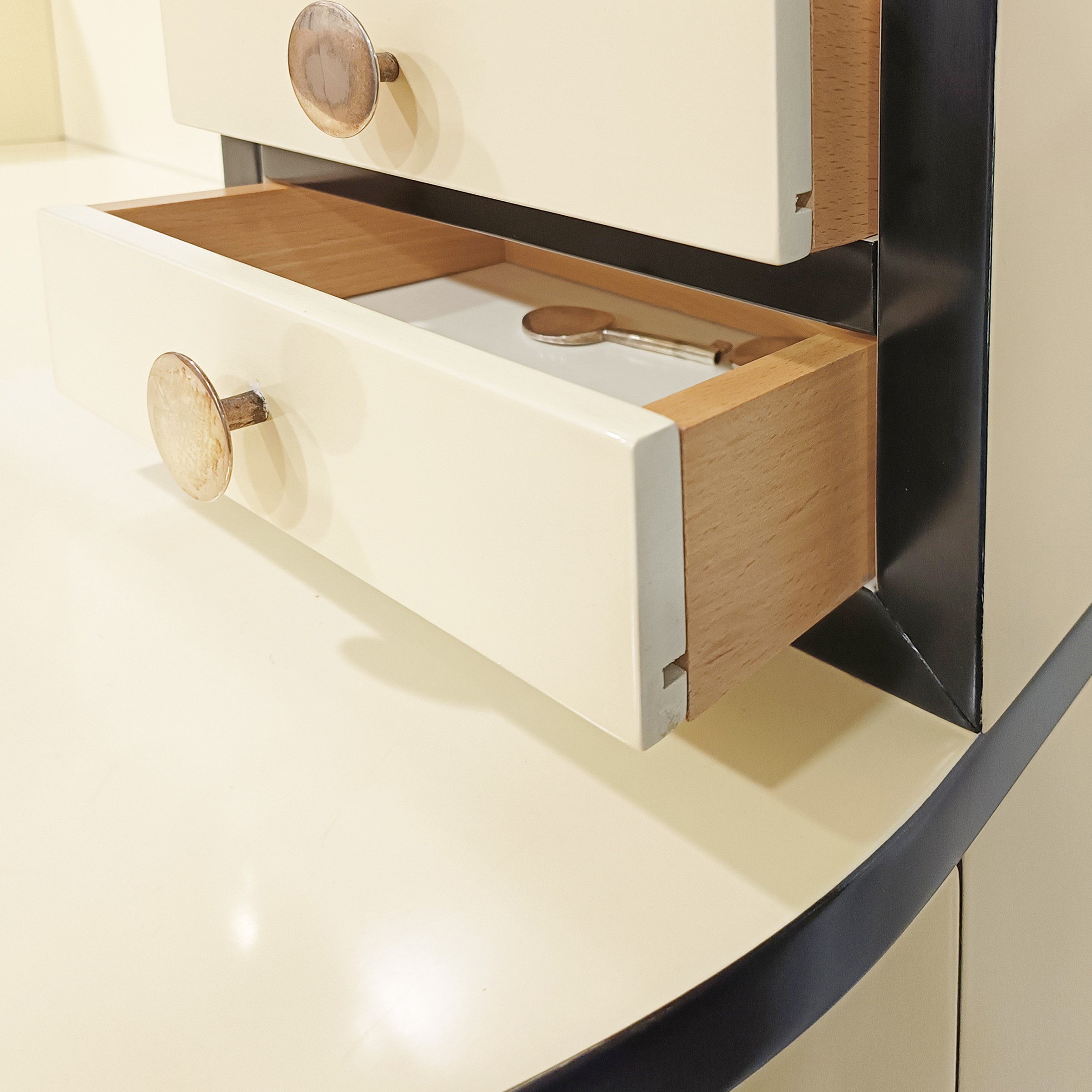 Josef Hoffmann, Mobile settimanale in legno laccato