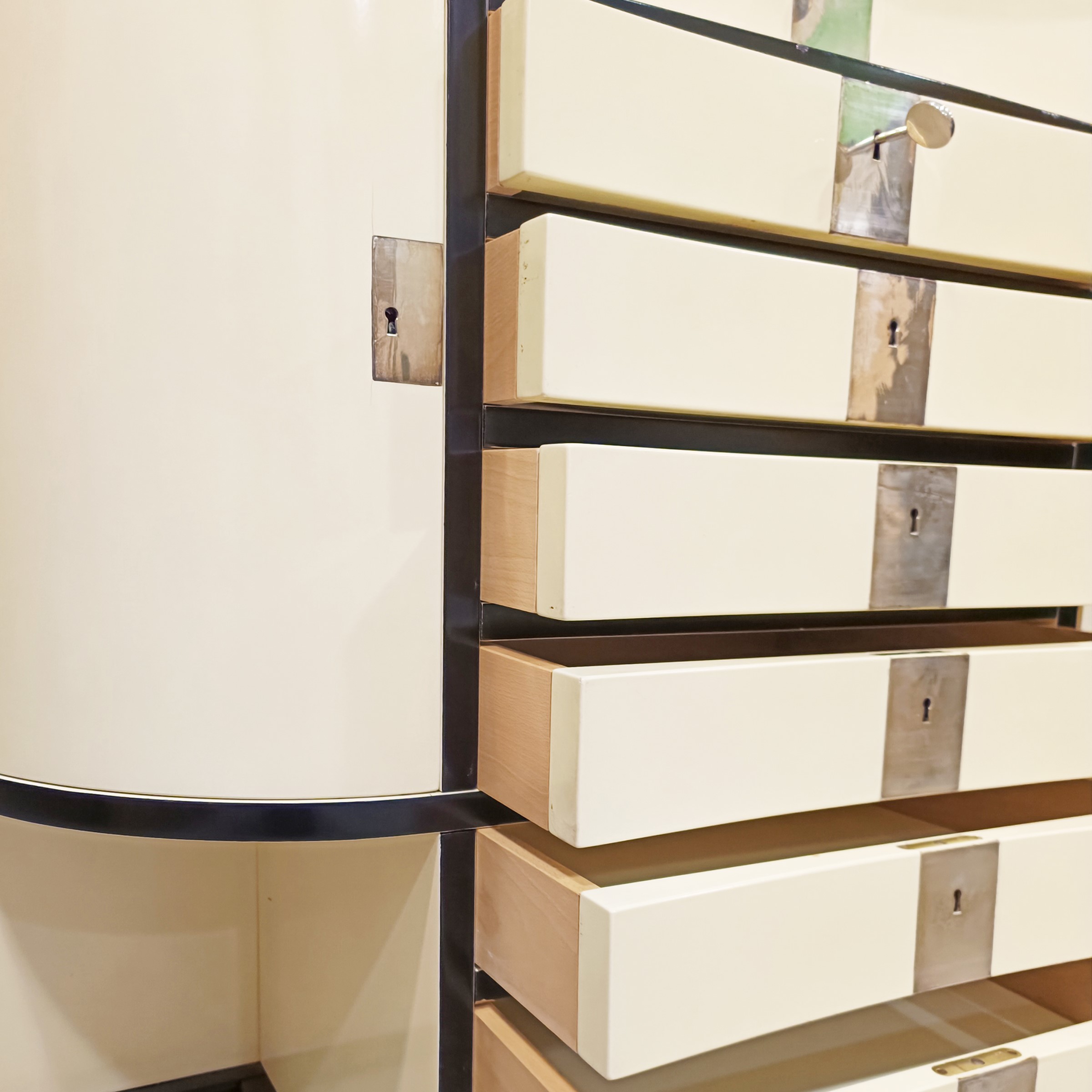 Josef Hoffmann, Mobile settimanale in legno laccato
