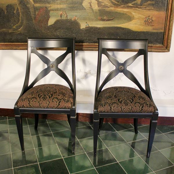 ♦ Coppia di sedie in legno laccato