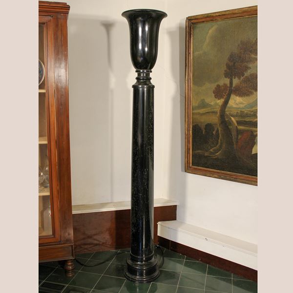 ♦ Lampada da terra in legno laccato