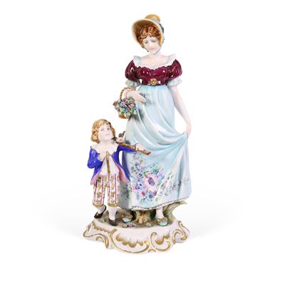 Manifattura tedesca, Scultura in porcellana raffigurante donna e bambino
