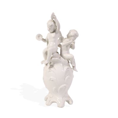 Manifattura Ginori, Scultura in porcellana raffigurante putti musicali del XIX secolo