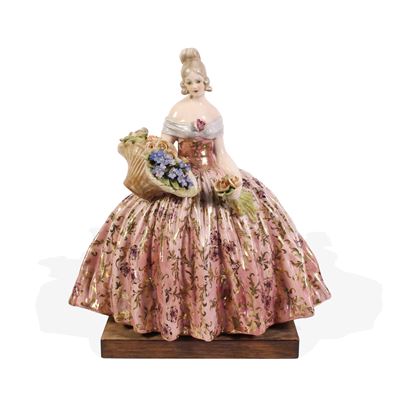 Manifattura Cacciapuoti, Scultura in porcellana raffigurante una dama