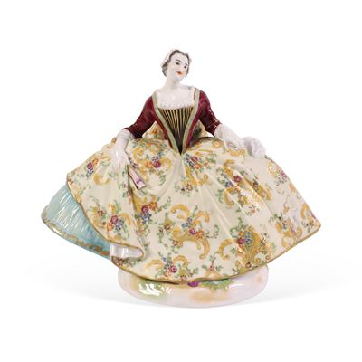 Manifattura Capodimonte, Scultura in ceramica smaltata raffigurante una donna in abiti d'epoca