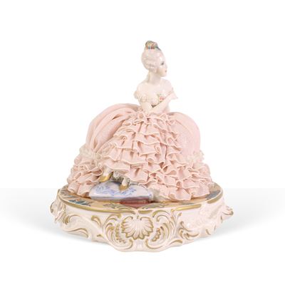 Manifattura Fabris, Scultura in porcellana raffigurante donna del Settecento