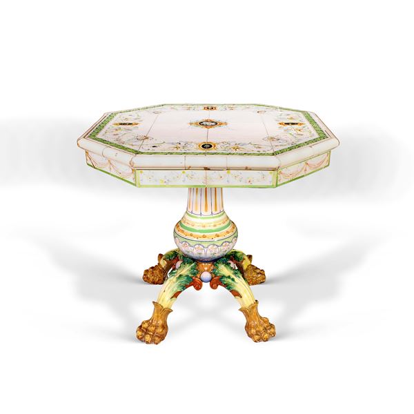 Tavolino in ceramica policroma 