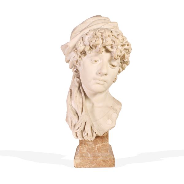 Scultura in marmo bianco