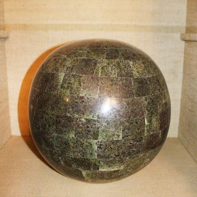 Coppia di Sfere Ricoperte in Marmo Verde