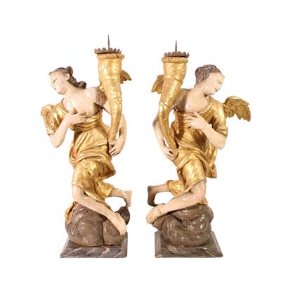 Italia, XVIII secolo, Coppia di torcieri in legno laccato e dorato