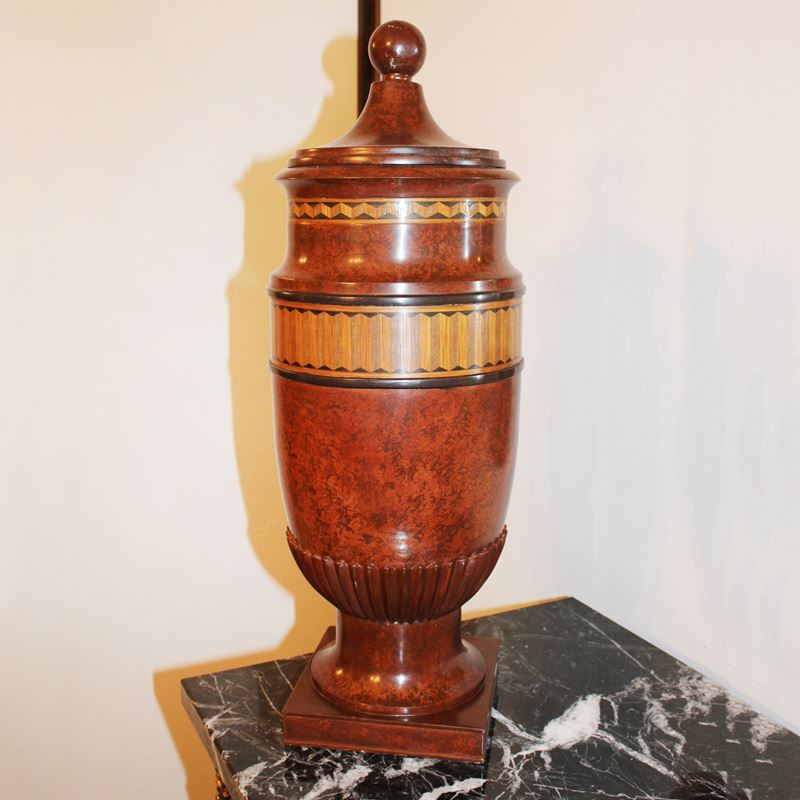 Vaso in resina  (Italia, XX sec.)  - Asta Gli Arredi di Villa "Le Marchesane" - San Luca Casa d'Aste