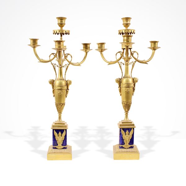 Coppia di candelabri in bronzo e lapislazzuli
