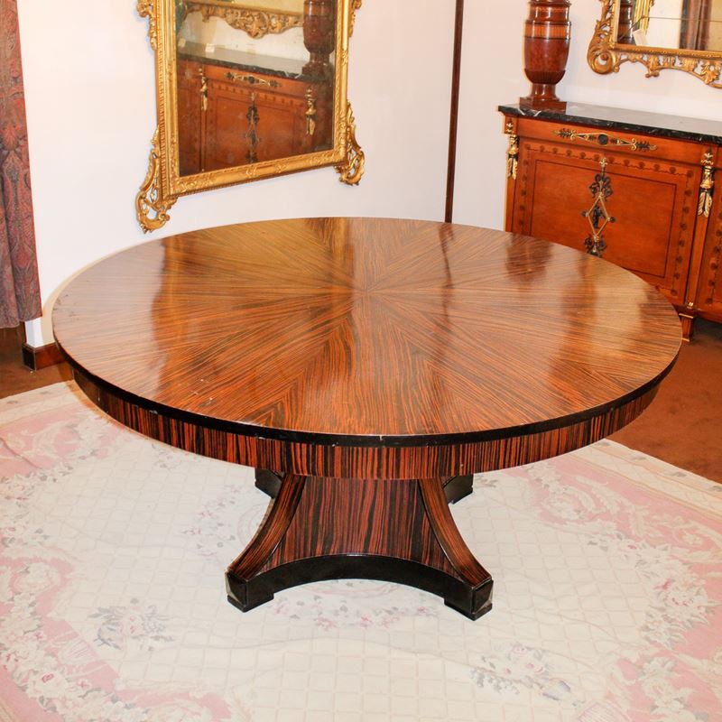 ♦ Tavolo da centro in legno  (Italia, XX sec.)  - Asta Gli Arredi di Villa "Le Marchesane" - San Luca Casa d'Aste
